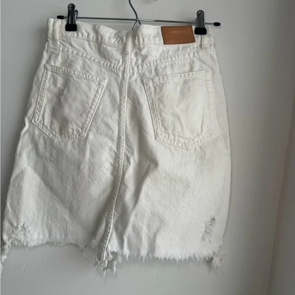 Zara Off-White Distressed Denim Skirt - Picture 3 of 3